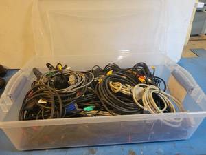 lot 1244 image: Tote of Assorted Audio, Video and Printer Cables