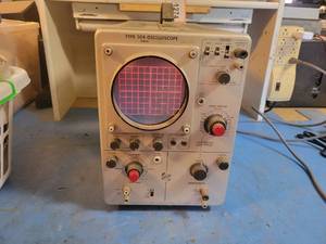 lot 1279 image: Tektronix Model No 504 Oscilloscope - Powers On