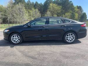 2015 Ford Fusion SE - 2 OWNERS - 76,007 MILES
