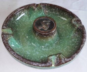 lot 7 image: 8 In. The Hyde Park Ashtray.