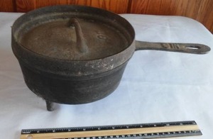 lot 14 image: Cast 3-Legged Pot with Cover.