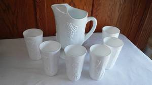 lot 23 image: Milk glass Pitcher and 6 glasses.
