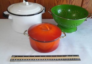 lot 31 image: Vintage Enamelware.