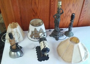 lot 38 image: Lamps and shades