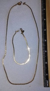 lot 46 image: Gold colored Herringbone necklace & bracelet.