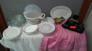 lot 90 image: 40s Scarf, kitchen and more.