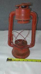 lot 112 image: Sun Brand Lantern.