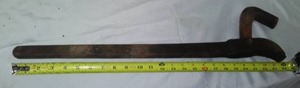 lot 185 image: Antique Wrench, 2 footer