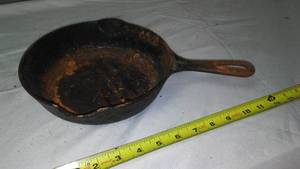 lot 192 image: Griswold 8inch skillet