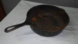 lot 198 image: Vintage Wagner deep skillet