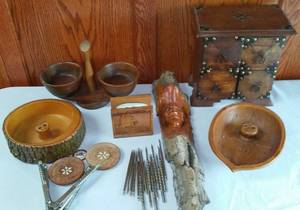 lot 302 image: Wood Decor.