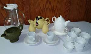 lot 311 image: Tea Pots and more.
