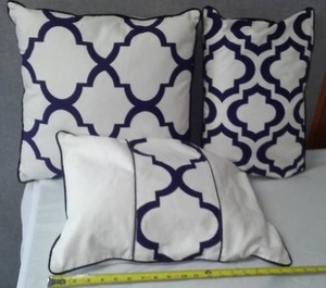lot 202 image: New indooroutdoor pillows. (3)