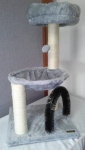 lot 206 image: Cat Tower and activity center