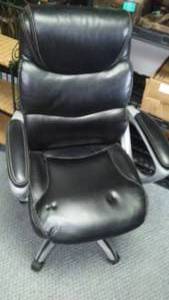 lot 210 image: Excellent Serta Office Chair.