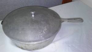 lot 229 image: Cast Aluminum Covered Pot.