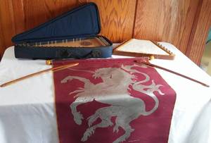 lot 318 image: Music Instruments Bowed Psaltery by Unicorn Strings  wooden Lap Harp.
