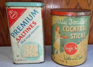 lot 324 image: Enamel pan w cover, plus Vintage Tin cans - Nabisco Tasty, Toasted cocktail sticks