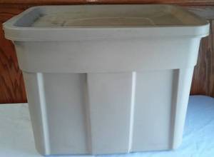 lot 338 image: Mystery Lot - 18 gallon tote