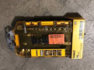 DEWALT 14 in. and 38 in. Drive Socket Set (34-Piece)   Customer returns See Pictures