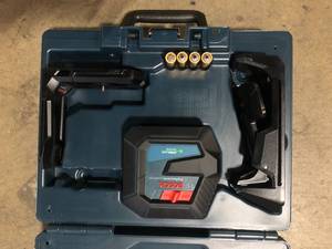 Bosch 100 ft. Green Laser Level Self Leveling with VisiMax Technology, Adjustable L-Bracket Mount and Hard Carrying Case Customer returns See Pictures