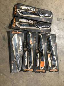 Gerber Gator Machete Jr with 10.75 in. Blade (Sheath Included).  Customer returns See Pictures