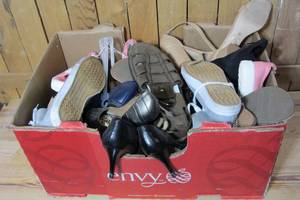 Mixed bin of womens shoes - complete sets - mixed sizes and styles