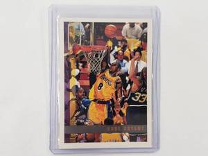 lot 46 image: Kobe Bryant 1997 Rookie Topps #171
