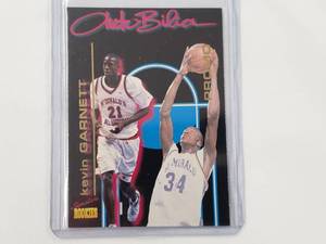 lot 52 image: Kevin Garnett Signature Rookies #G1
