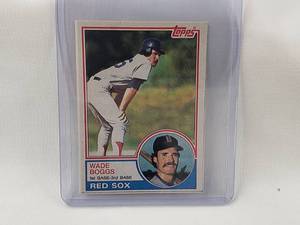 lot 82 image: Wade Boggs Rookie Topps #498