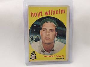 lot 110 image: Hoyt Wilhelm 1959 Topps #349