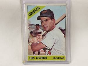 lot 114 image: Luis Aparicio 1966 Topps #90