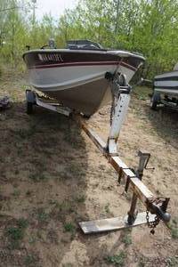 lot 10 image: 1989 Smokercraft 16 Aluminum Boat with Mercury 35 HP Outboard and Trailer