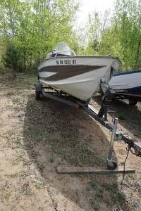lot 12 image: 1978 Bluefin 16 Aluminum Boat with Trailer