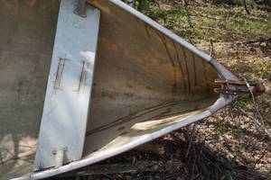 lot 16 image: Vintage Fiberglass Row Boat
