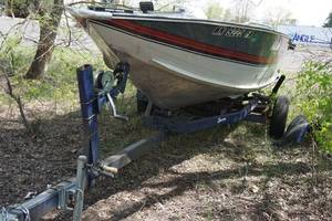 lot 2 image: 1989 Bass Tracker Magna 17 Aluminum Boat with Johnson 90 HP Outboard and Trailer
