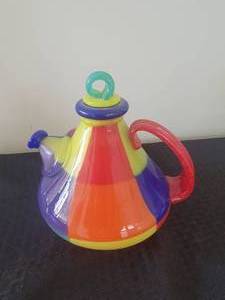 lot 27 image: RPM Studios Art-Glass Teapot