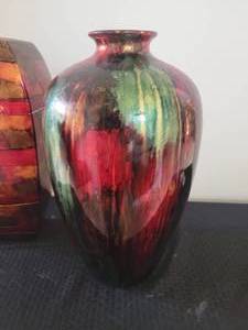 lot 281 image: Laqued Finish Dcor Vases