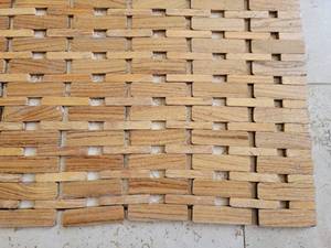 lot 29 image: Wooden Block Rug 6x4