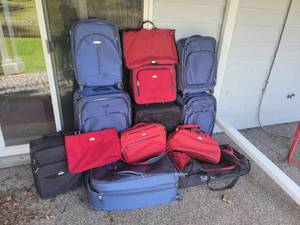 lot 270 image: Huge Samsonite Luggage Group