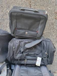 lot 271 image: Duffle Bag Luggage Group