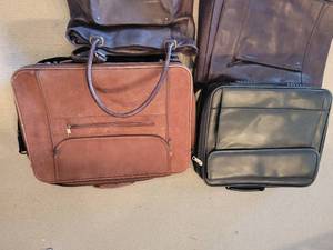 lot 274 image: Deluxe Leather Business Bag Group