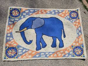 lot 275 image: Wool Elephant Entry Rug