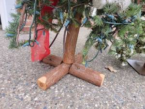 lot 207 image: Faux Wreath & Christmas Tree Bundle