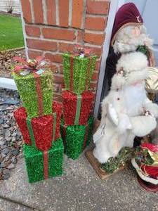 lot 205 image: Santa Holiday Decorations