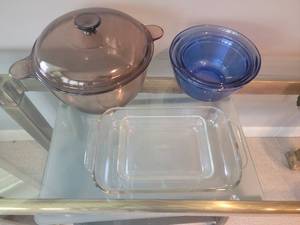 lot 239 image: Glass Ovenware Group
