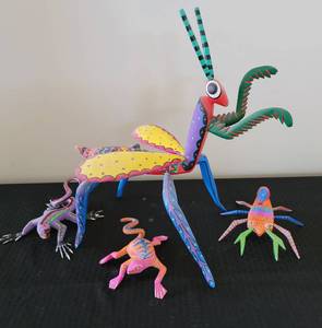lot 118 image: Oaxacan Artist Signed Carved Animal Managerie