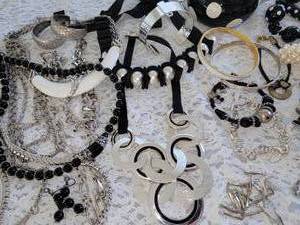 lot 312 image: Striking Black & White Jewelry Collection