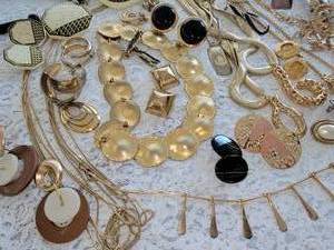 lot 311 image: Luxurious Gold Tone Jewelry Collection