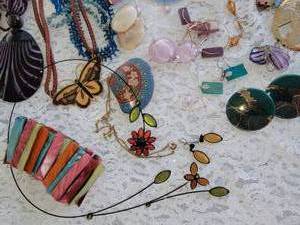 lot 315 image: Deep Hued Jewelry Collection